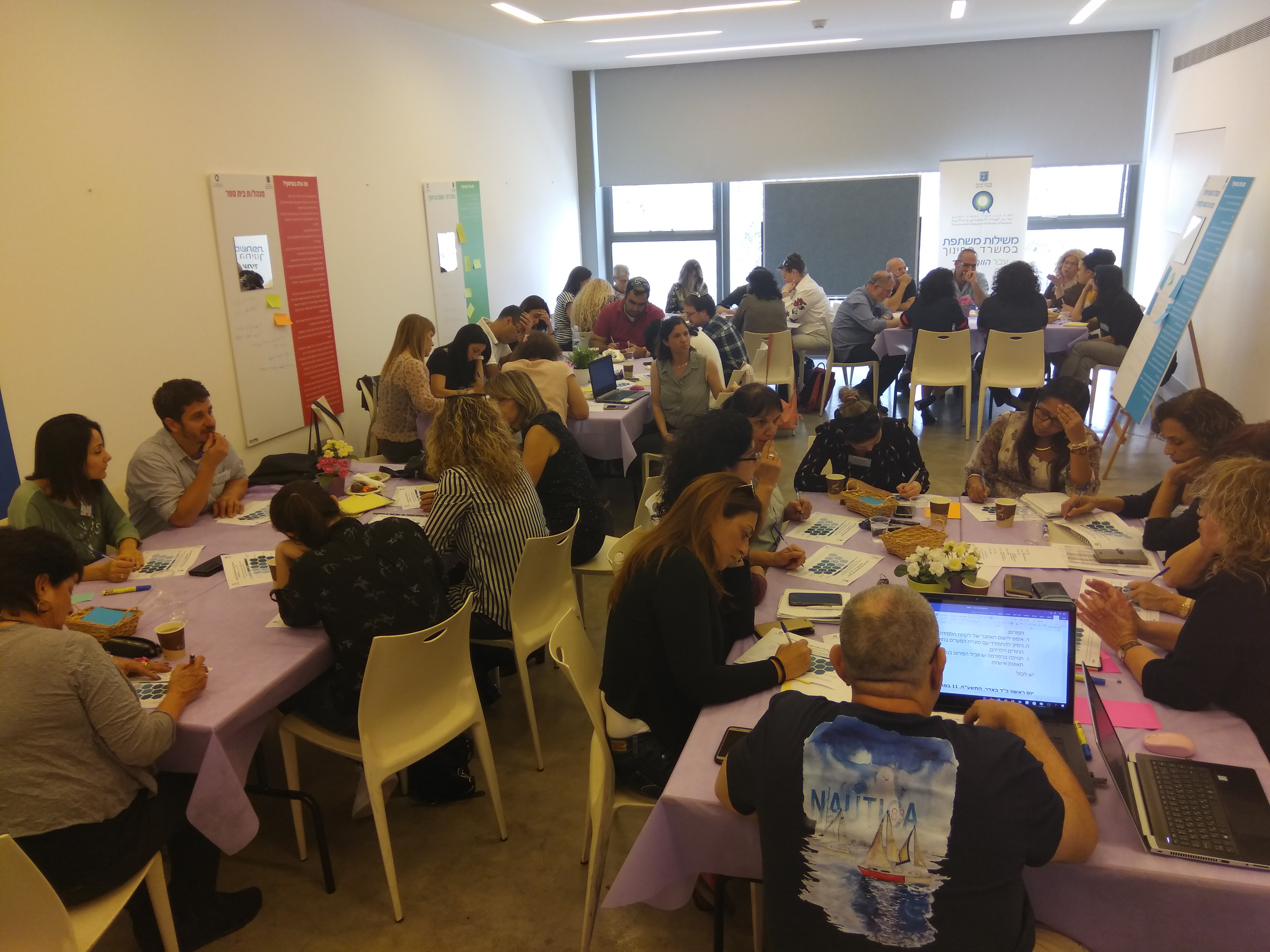 השולחן העגול המשרד החינוך: מעבר חטיבות הביניים לניהול עצמי השולחן העגול המשרד החינוך: מעבר חטיבות הביניים לניהול עצמי